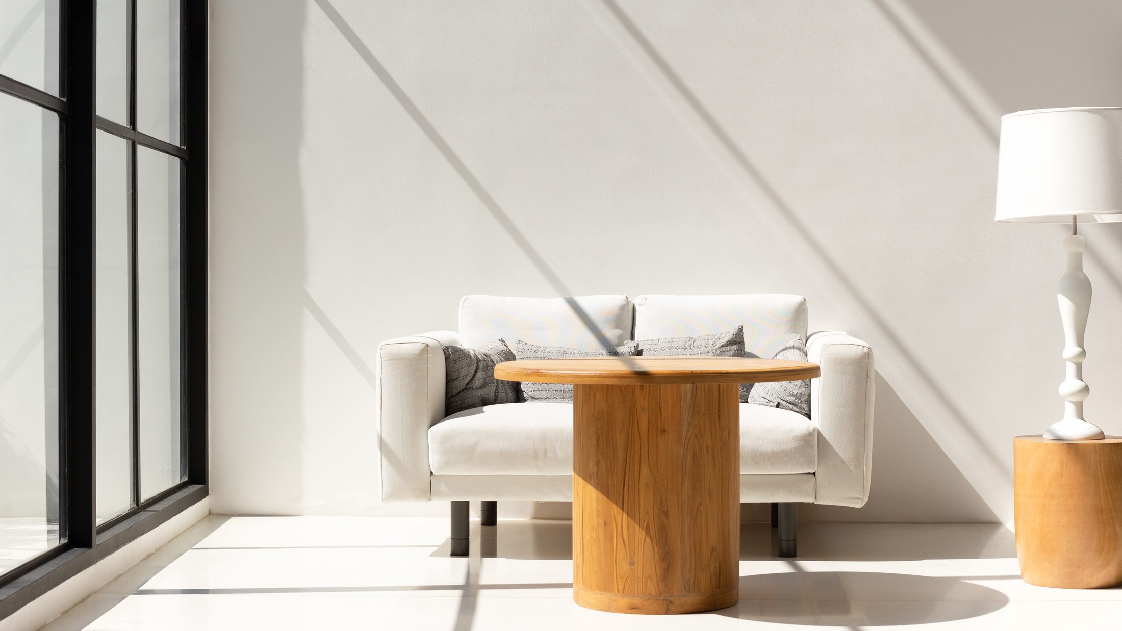 Salón de lujo bañado por luz natural — muestra de estilo de Lumé Atelier